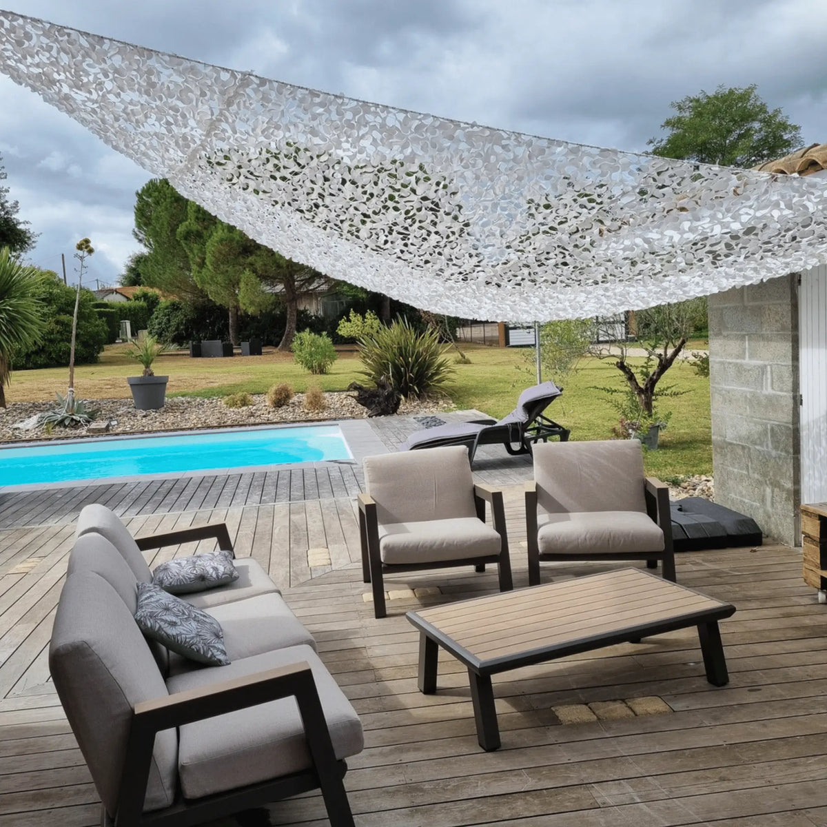 Filet de camouflage triangulaire militaire blanc